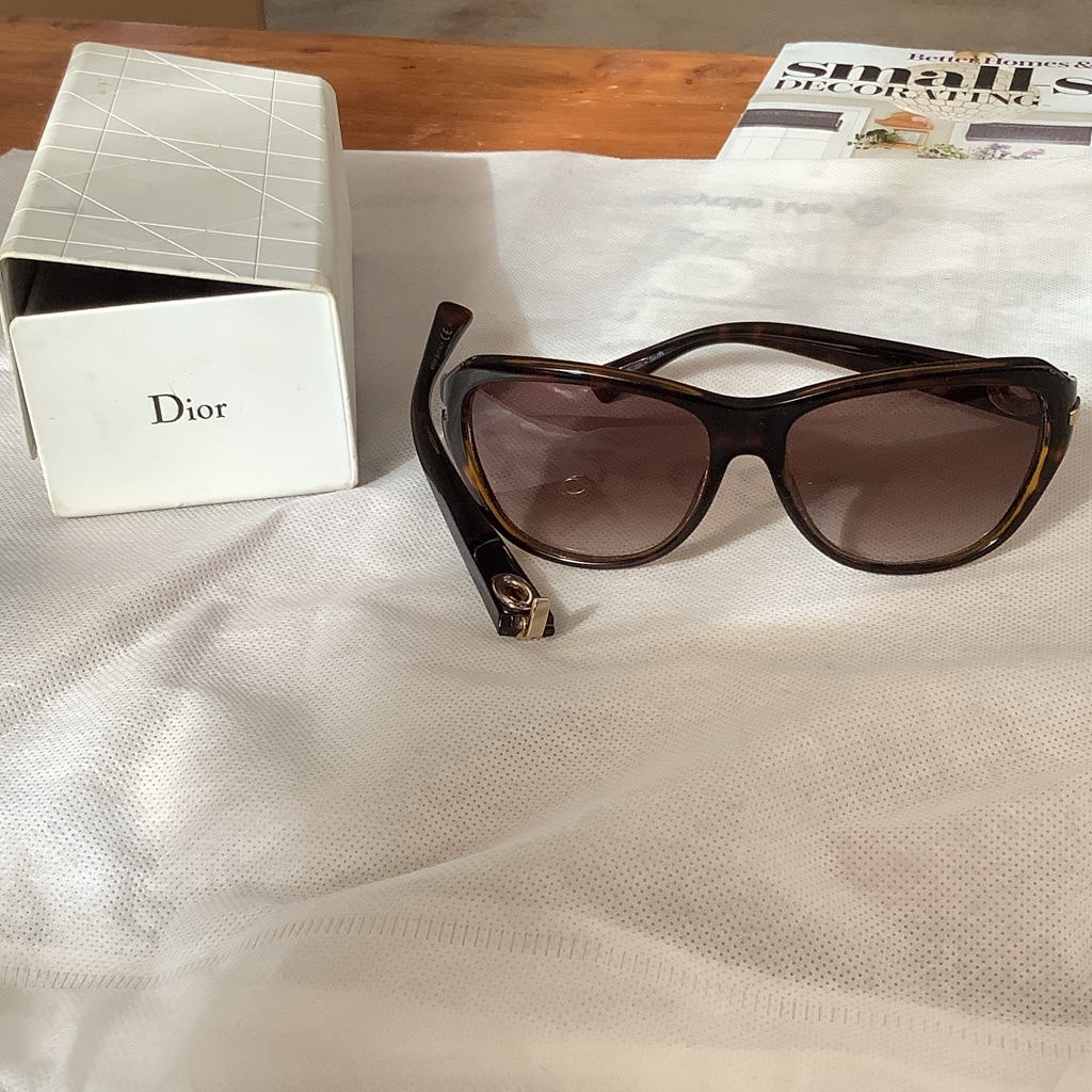 Dior Tortoiseshell Sunglasses With Brown Gradient Lenses